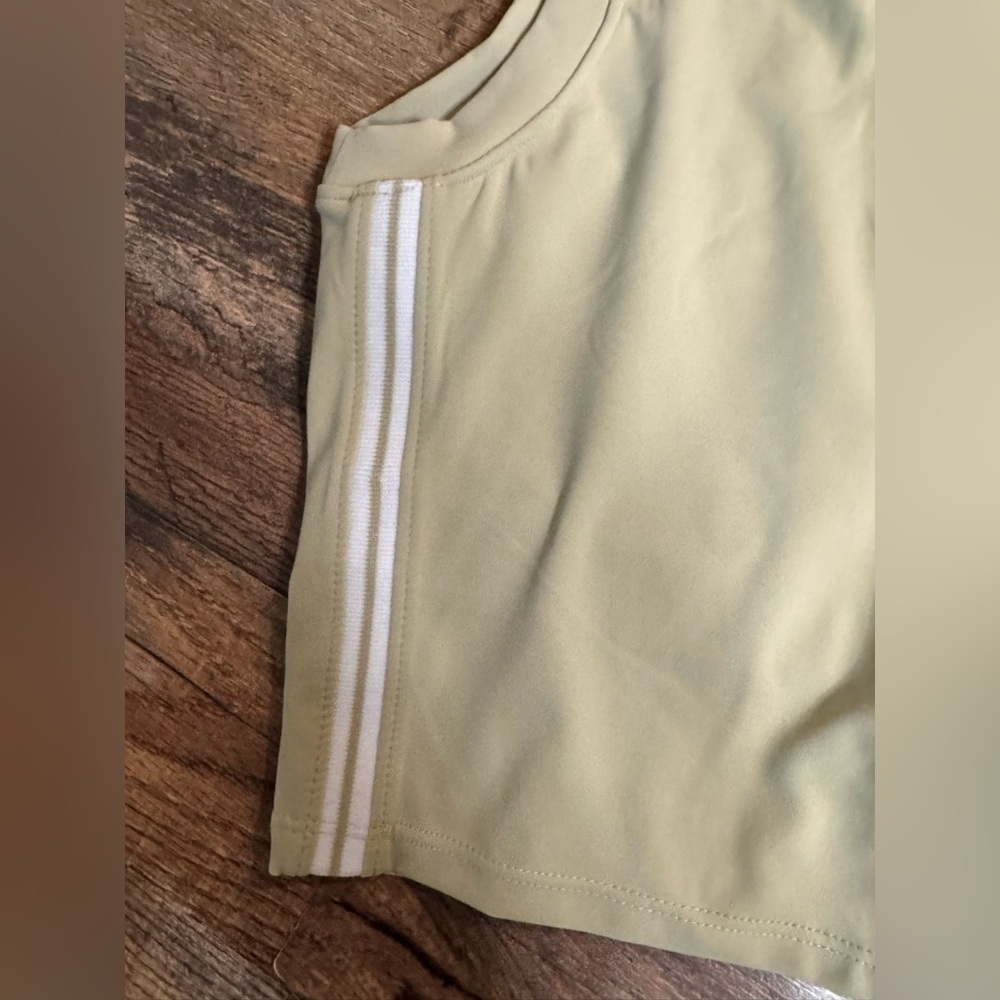 Mono B Sage Green Collared Athletic Crop Tank Top Built-In Shelf Bra Small - Picture 7 of 12